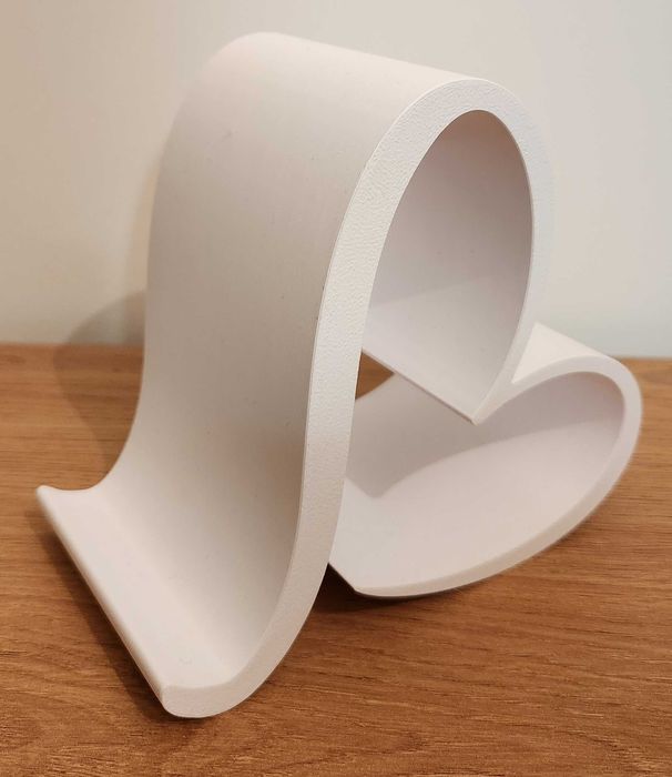 Стойка за телефон за бюро, 3D принтирана поставка във формата на сърце