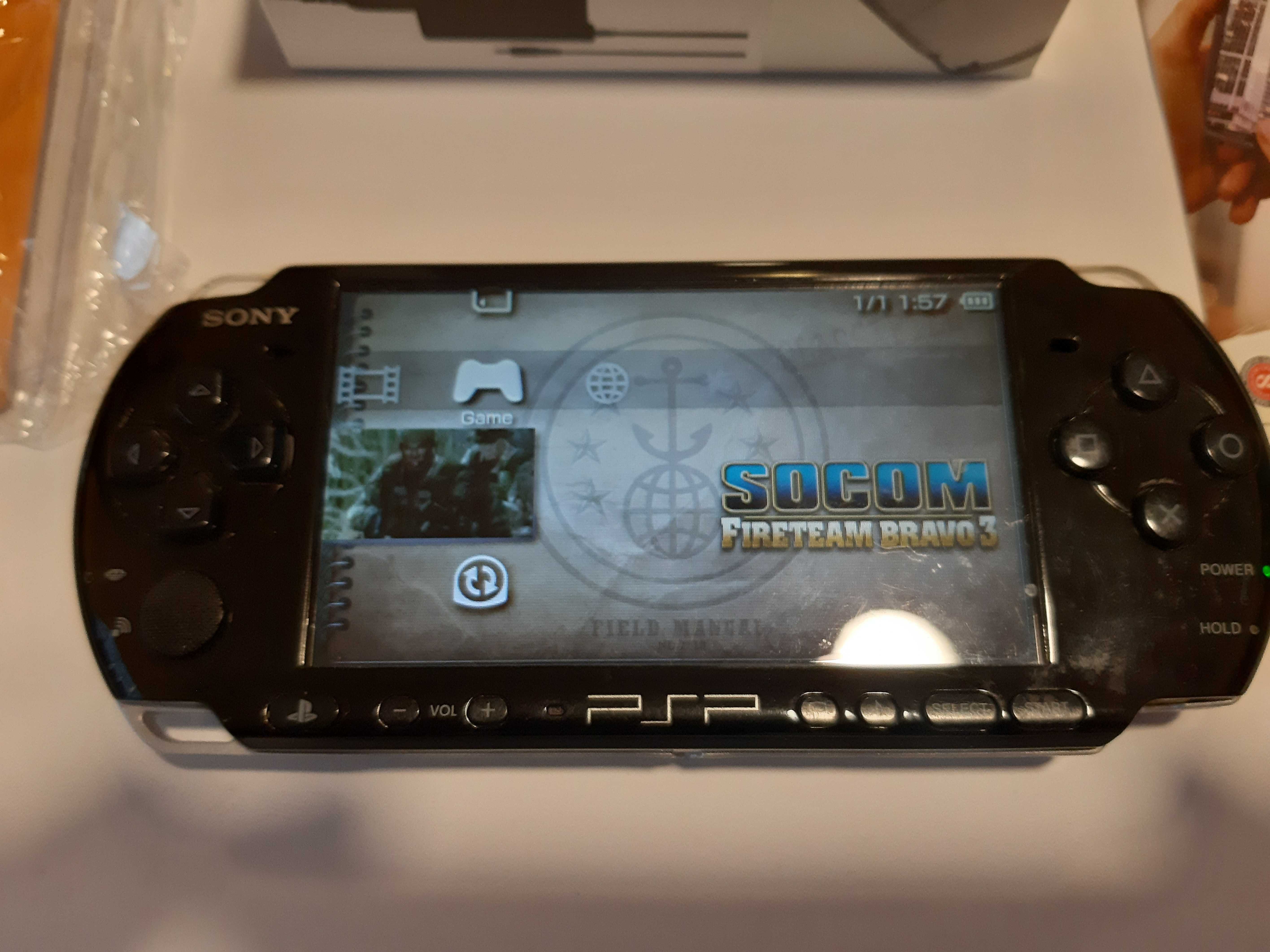 Хакната ПСП PSP Конзола PSP 32 гб мемори карта и 100 игри модел 2000 гр ...
