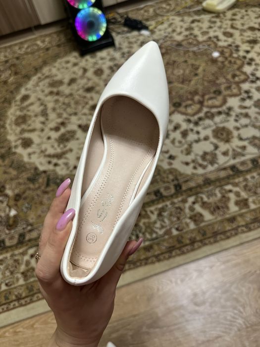 Белые туфли 38 размер,новые