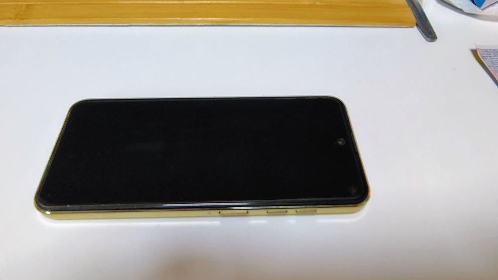 Продавам телефон