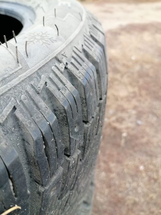 Почти новые резины R16 всесезонные