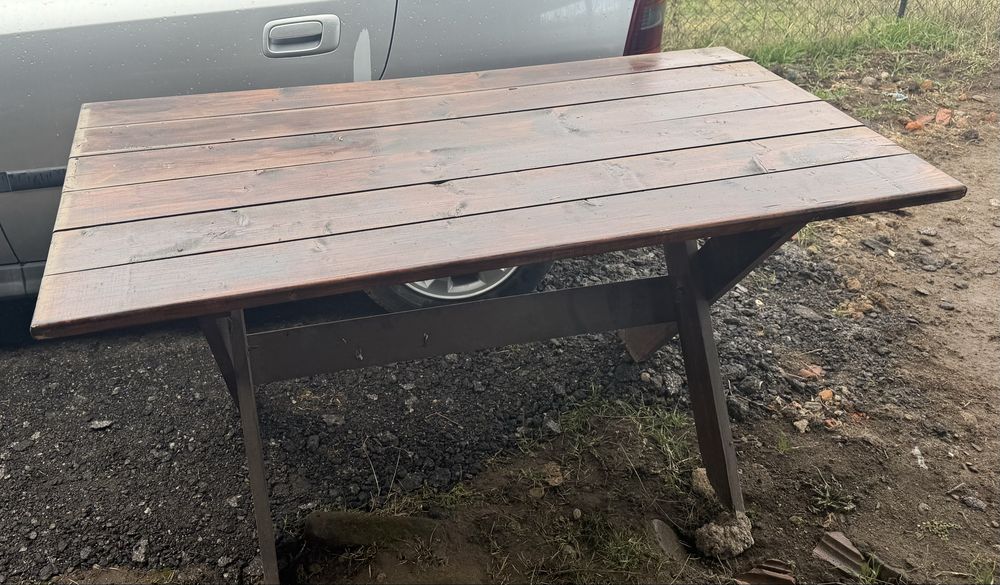 Дървена маса с 2 пейки