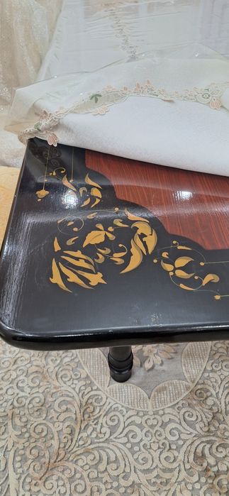 Срочно продаётся стол и стулья