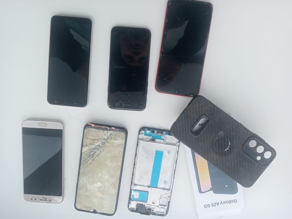 Продам на запчасти телефоны.