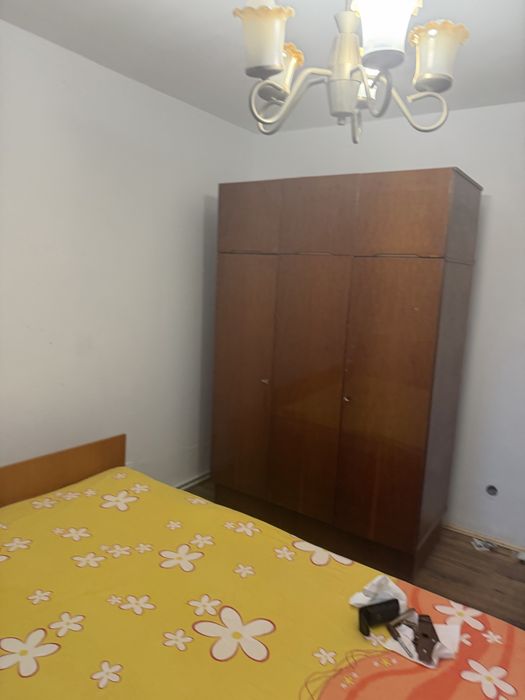 Inchiriez apartament 3 camere(82mp) strada Carpatilor 8/Brasov