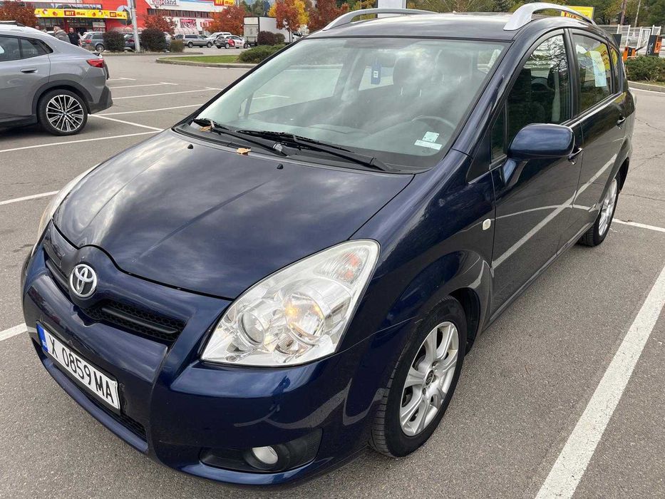 Toyota Corolla Verso 2.2 D-4D - обслужвана, винетка до 2026 г.!