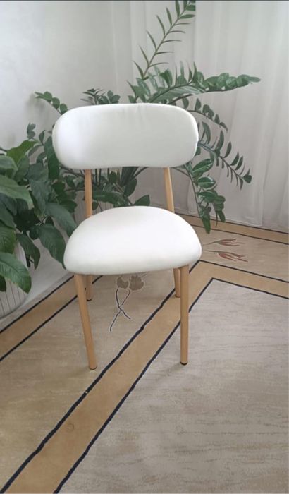 Продам стулья новые