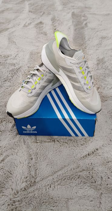 Adidași Adidas Avryn