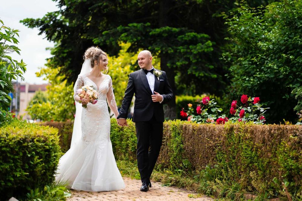 Rochie de mireasă tip sirenă cu trenă, mărimea M/38, purtată o dată