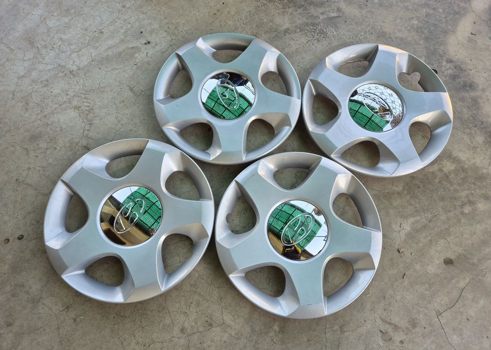 Două seturi de capace originale Hyundai R15 5x114,3 - 52960/3A700