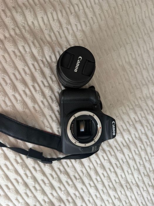 Canon EOS 2000D