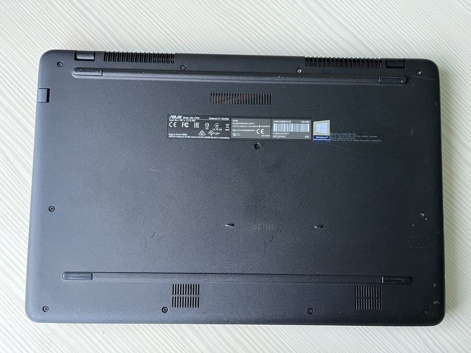 Laptop Asus VivoBook 17 inci - intel i5 8250u 3.4Ghz - 8Gb RAM - SSD 240Gb - USB C - bat 4 ore