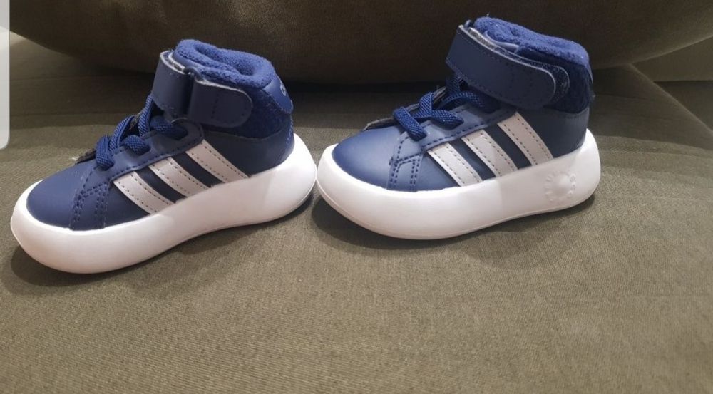 Adidași copii marime 19