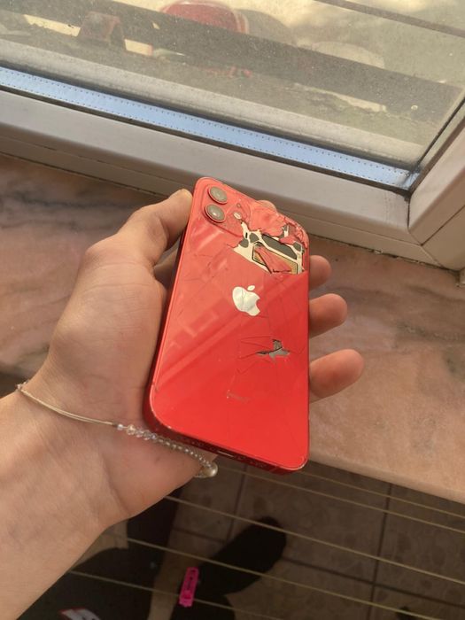 Iphone 12  in stare buna de folosit
