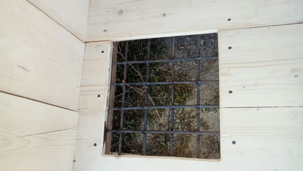 Вольер с будкой кормушка и туалетом