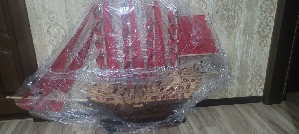 Продам сувенирные корабли.