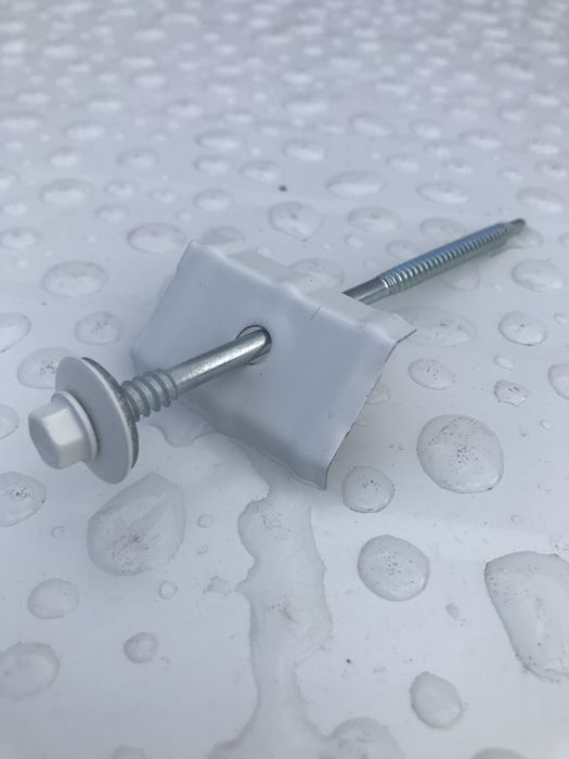 Panouri sandwich , suruburi si calote