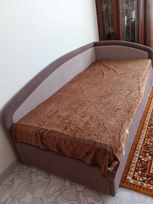 Кровать. Ящик для белья имеется.