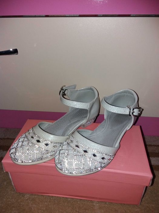 Туфли для девочки.