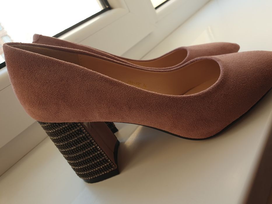 Продаю туфли новые