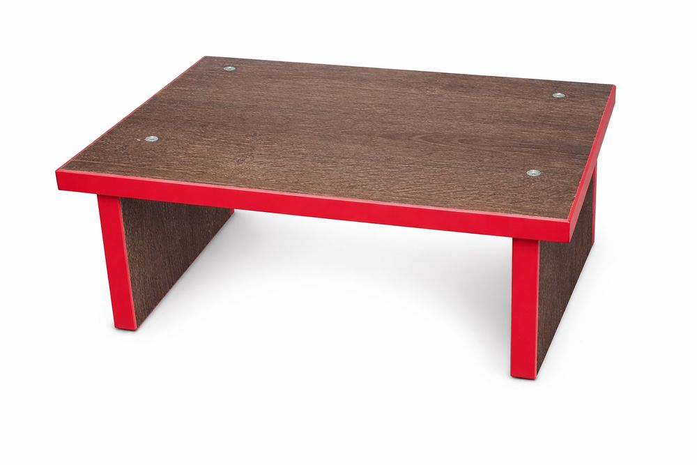 Kitob quyib uqiydigan podstafka va kichkina stulchalar