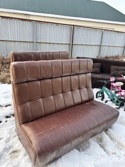 Продам диваны для бизнеса и столы под ним