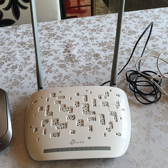 WiFi  роутер и телефон стационарный