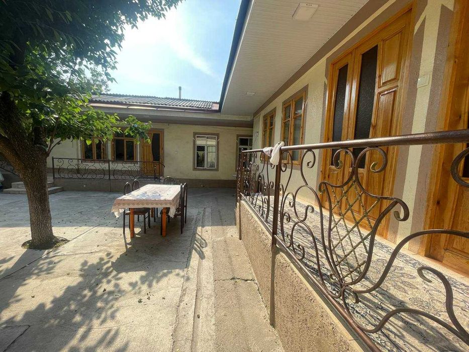 Уй сотилади Яккасарой Б.Хилолий 3-тор 80-уй