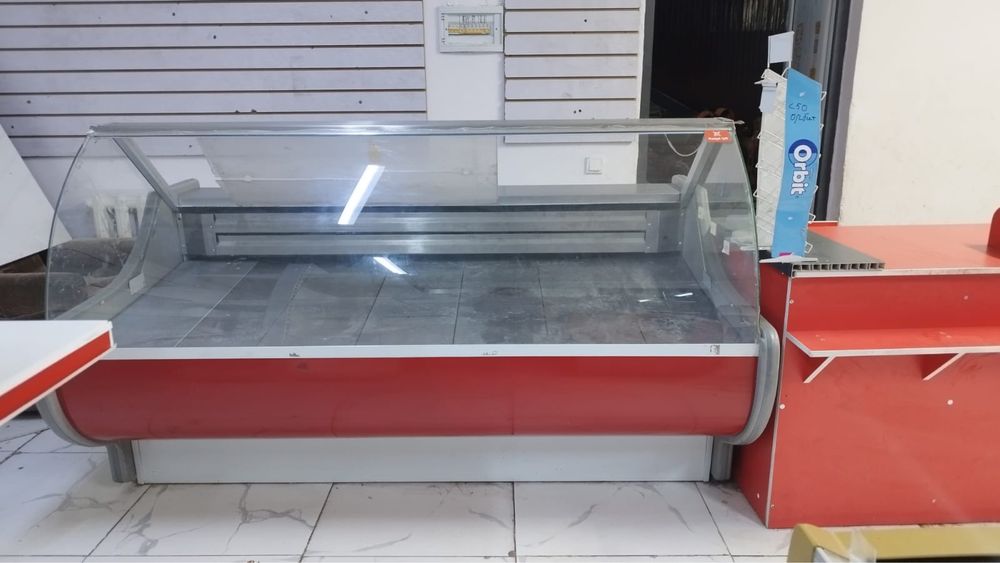 Продам холодильные витрины для магазина