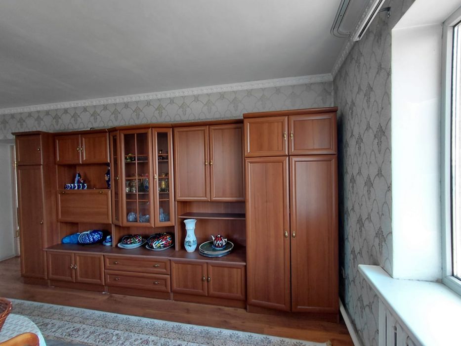 Срочно продам стенку  зеркала