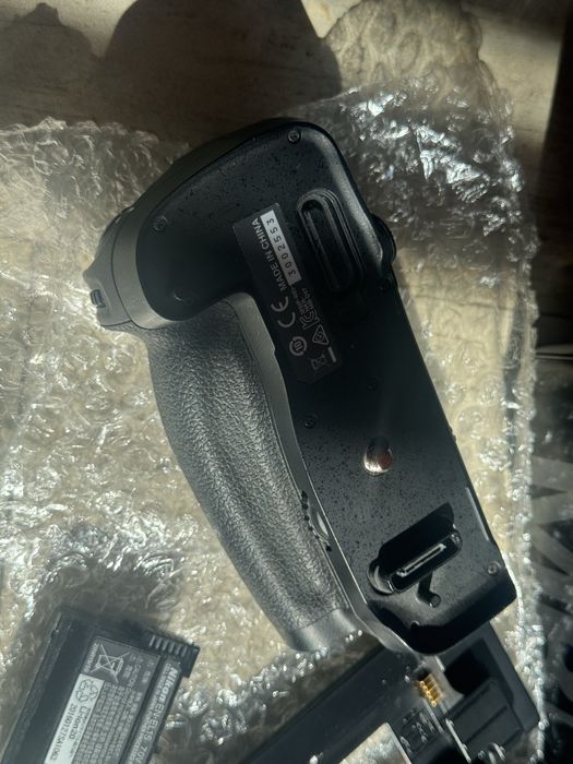 Nikon MB-D17 Grip ( si baterie inclusa)