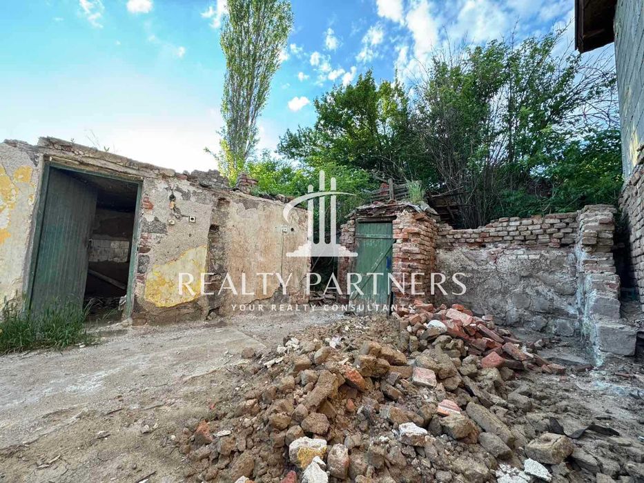 Продава Къща - гр. Батановци, обл. Перник