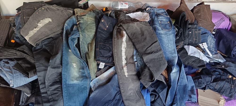 Lot blugi bluze tricouri marfa noua de marca