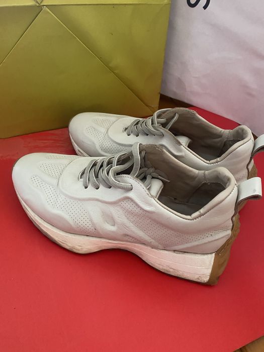 Продам кроссовки