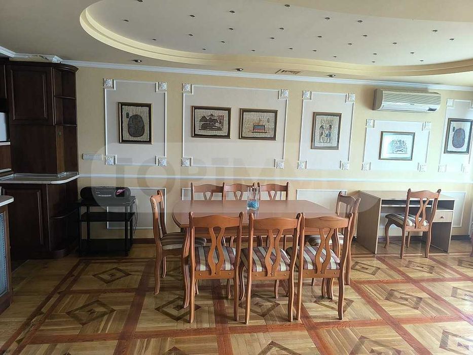 Дава се под наем Тристаен апартамент в Варна, Лятно кино Тракия - 115 кв.м за 900 € - Снимка #1