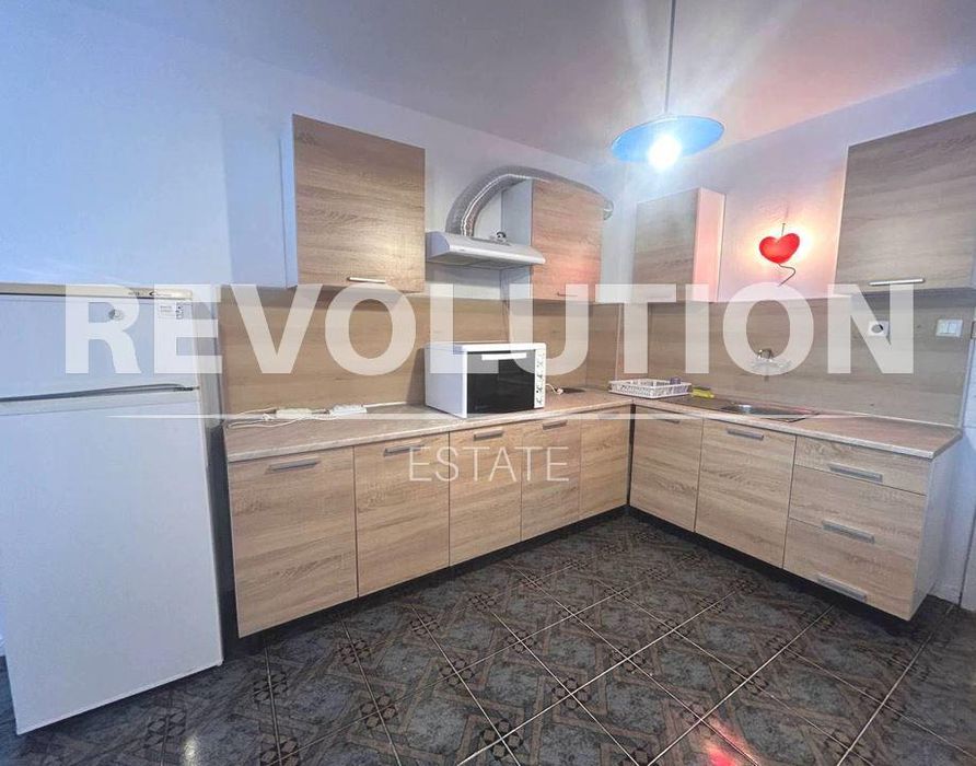 Дава се под наем Тристаен апартамент в Варна, Център - 90 кв.м за 500 € - Снимка #2