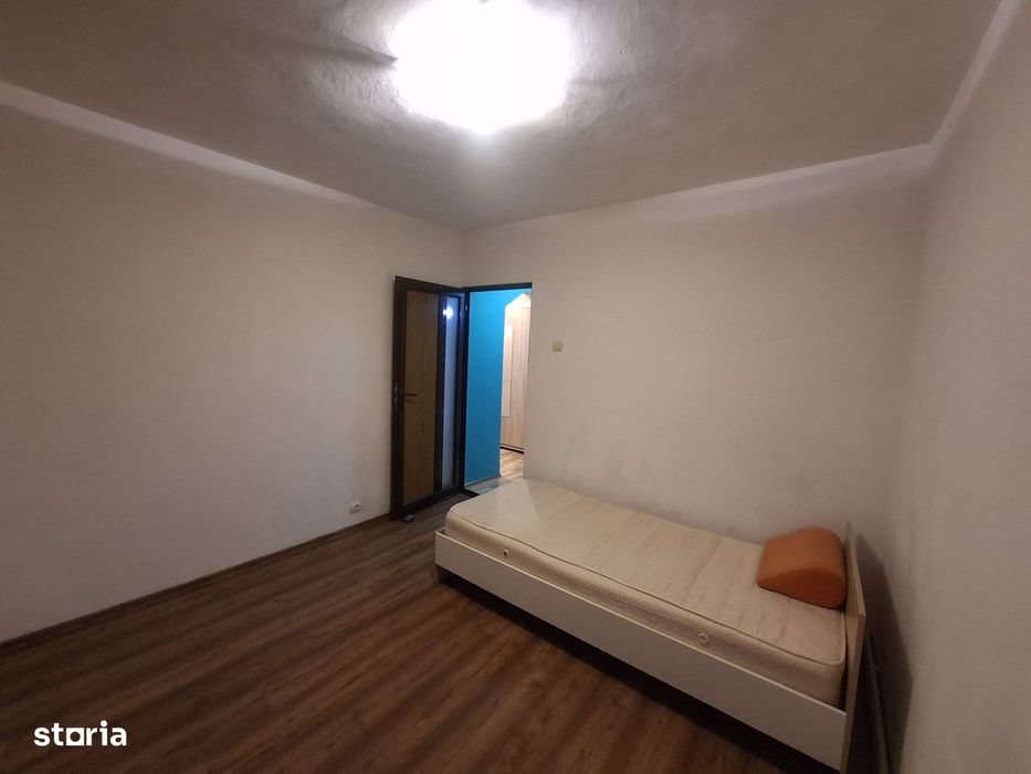 Apartament 3 camere, decomandat, etaj 1, Târgu Jiu