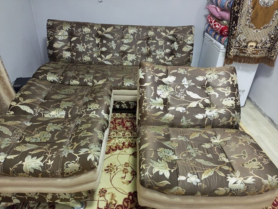 Продаю диван и кресла.