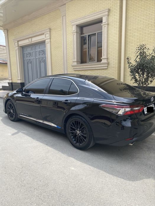 Toyota Camry 2.5 hybrid 2023 yil