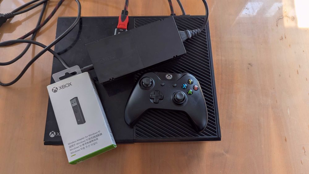 XBOX ONE 500ГБ с играм и адаптером