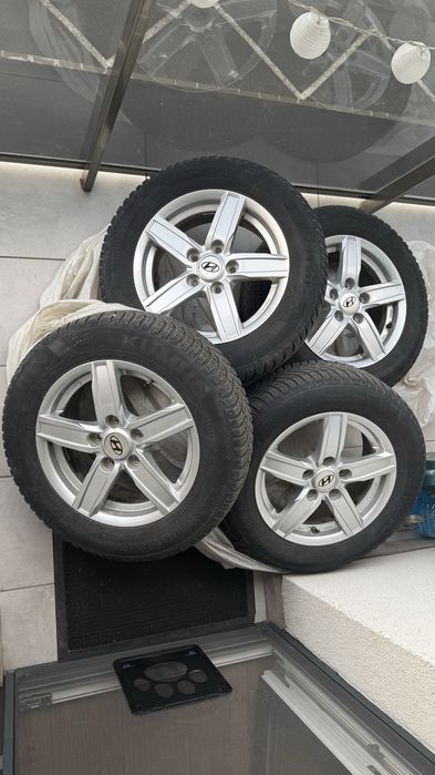 Set roti 15” Hyundai cu anvelope de iarna 195 65R15