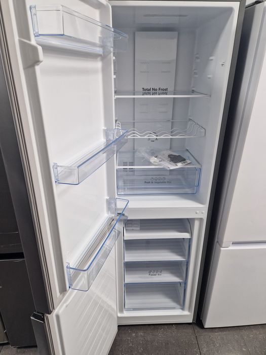 Хладилник с фризер Hisense A++ Нов 55 см