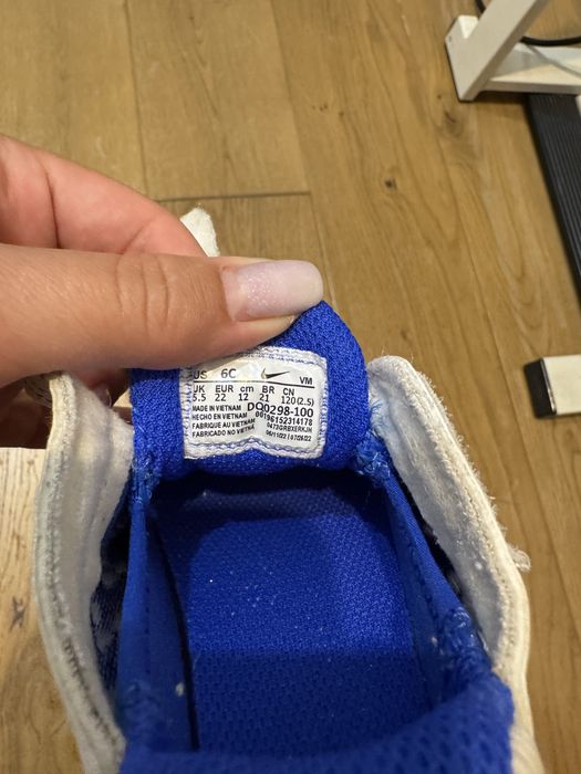 Adidasi Nike marimea 22