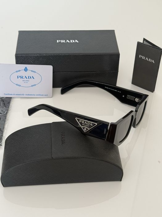 Слънчеви очила Prada