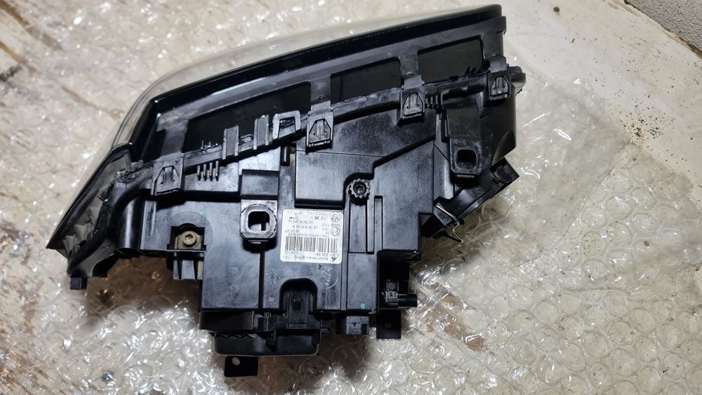 BMW е83 x3 ляв фар биксенон завиващ