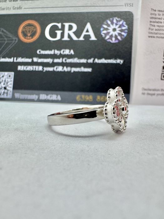 Сребърен пръстен с мойсанит (Диамант) 1.4 карата