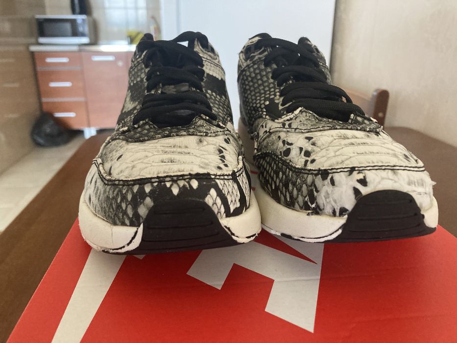 Дамски маратонки в змийски десен