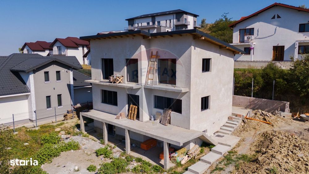VIlă la Cheie de vânzare, 5 camere, în Iași zona Mănăstirea Bucium
