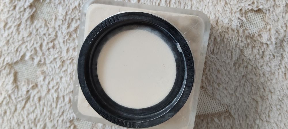 Pudra liberă de fixare Huda Beauty Easy Bake Loose Baking & Setting Po