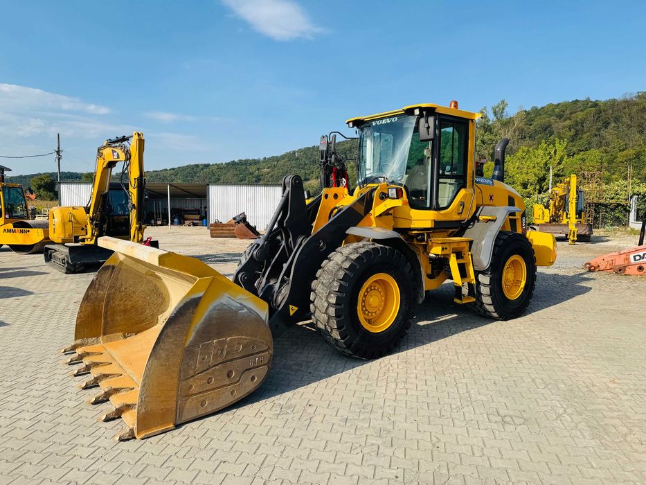 Incarcator frontal Volvo L 90 G, an fabricatie 2014, 18 tone, cupa Hardox 3.5mc, 4.879 ore, stare TOP !